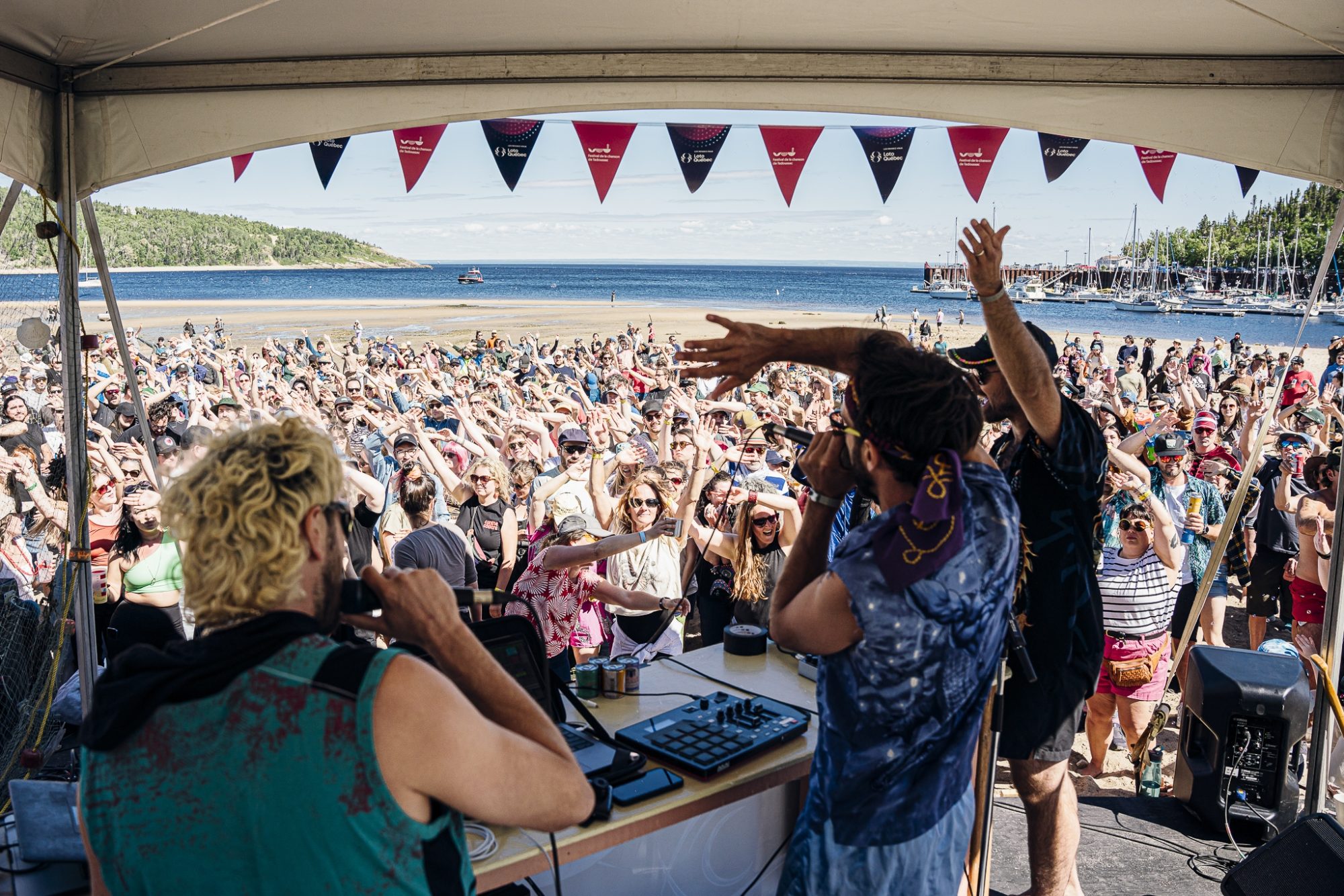 Public captivé au Festival de la Chanson de Tadoussac